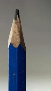 Crayon de bois dont le graphite aide au glissement du curseur